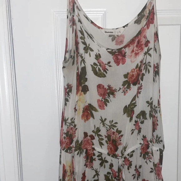 🧜🏻‍♀️3/$15 Floral Romper - Picture 2 of 3